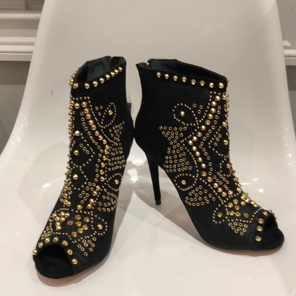 Zara Shoes - SOLD!! NIB Zara jacquard / gold studded bootie. 9